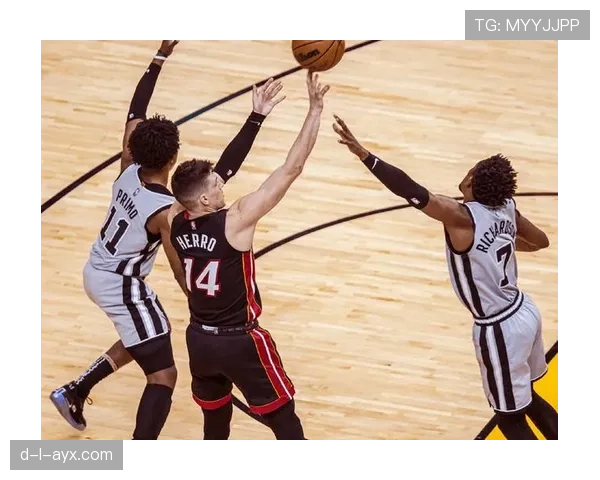 亨克主帅力推全新进攻哲学，团队精神成建队核心