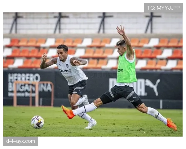 瓦伦西亚迎新帅掌舵，球队重燃复兴希望引关注